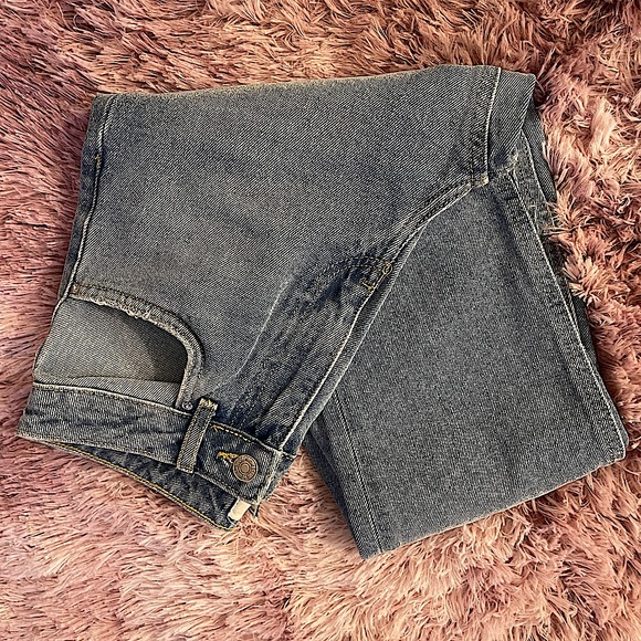 *NEW* Mom Jeans - Picture 6 of 6